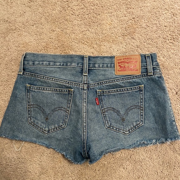 Levi shorts - Picture 2 of 4